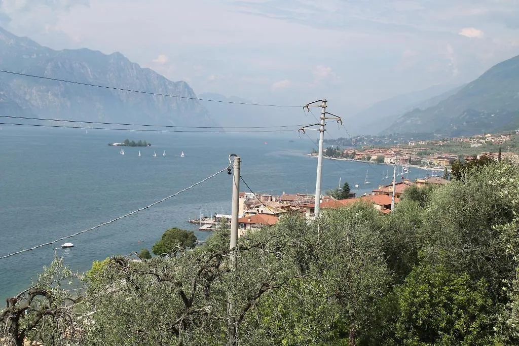 B&B Lil Brenzone sul Garda Bed & Breakfast