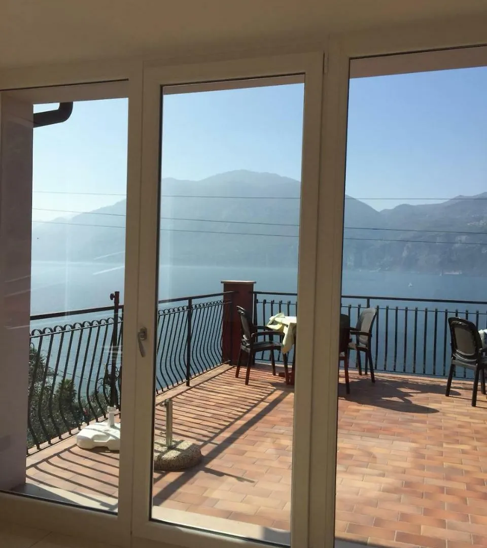 B&B Lil Brenzone sul Garda Bed & Breakfast